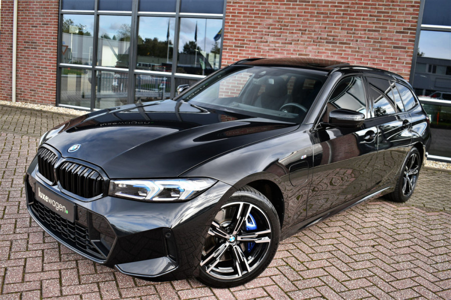 BMW 3 Serie Touring 330e xDrive LCI-2 Pano El-zetels HUD 360-cam Trekhaak