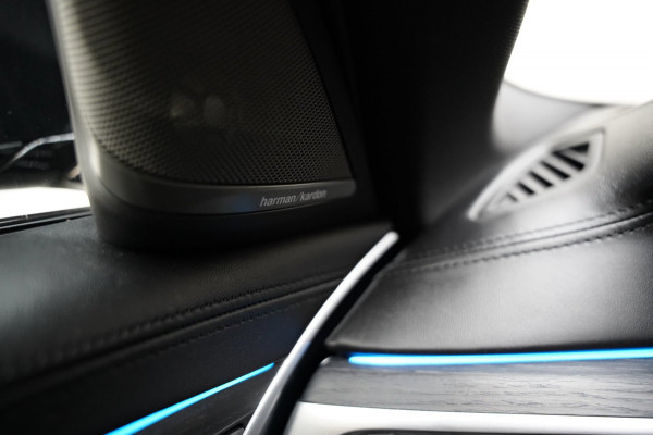 BMW 5 Serie Touring 530e M SPORT PANO LASER SFEER H&K HUD