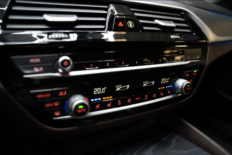 BMW 5 Serie Touring 530e M SPORT PANO LASER SFEER H&K HUD