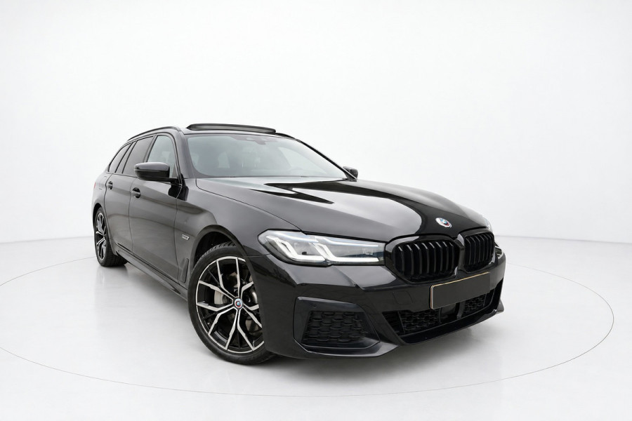 BMW 5 Serie Touring 530e M SPORT PANO LASER SFEER H&K HUD