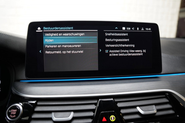 BMW 5 Serie Touring 530e M SPORT PANO LASER SFEER H&K HUD