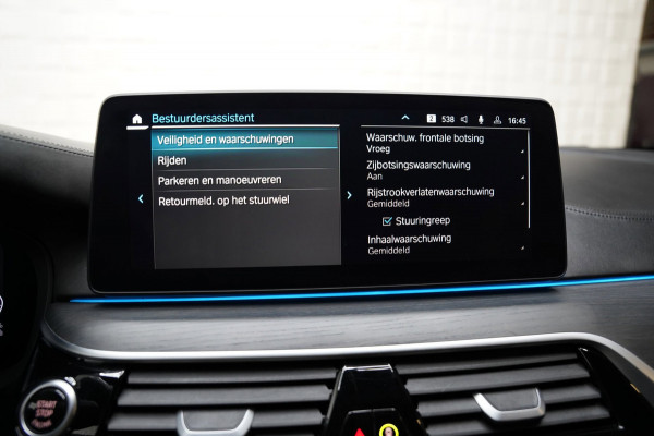 BMW 5 Serie Touring 530e M SPORT PANO LASER SFEER H&K HUD