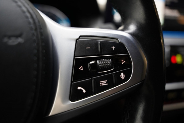 BMW 5 Serie Touring 530e M SPORT PANO LASER SFEER H&K HUD