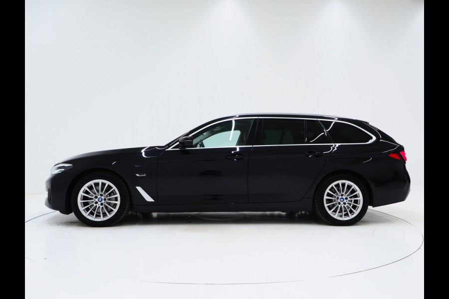 BMW 5 Serie Touring 520e | Leder | HUD | Keyless | 360 | Sfeerlicht | Dodehoek | Stoelverwarming | Carplay