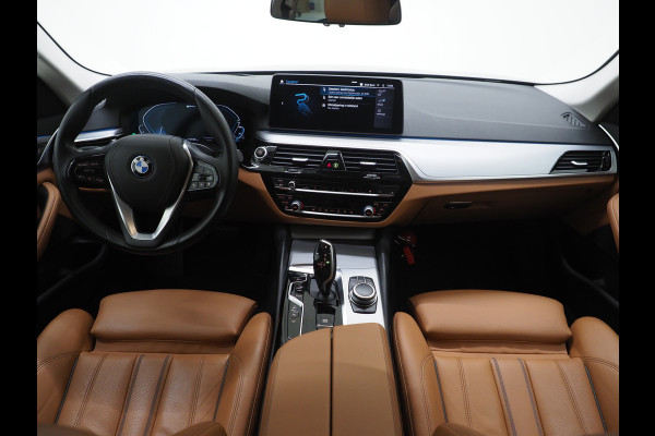 BMW 5 Serie Touring 520e | Leder | HUD | Keyless | 360 | Sfeerlicht | Dodehoek | Stoelverwarming | Carplay