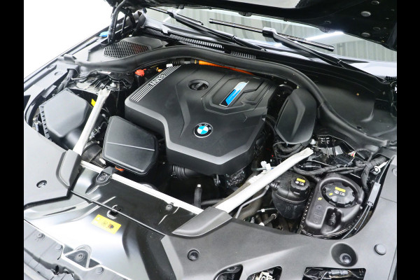 BMW 5 Serie Touring 520e | Leder | HUD | Keyless | 360 | Sfeerlicht | Dodehoek | Stoelverwarming | Carplay