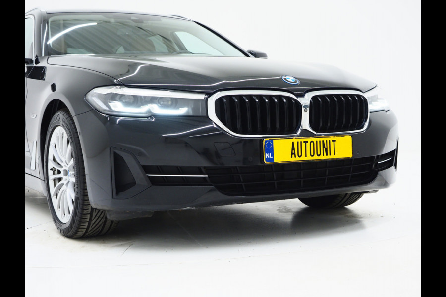 BMW 5 Serie Touring 520e | Leder | HUD | Keyless | 360 | Sfeerlicht | Dodehoek | Stoelverwarming | Carplay