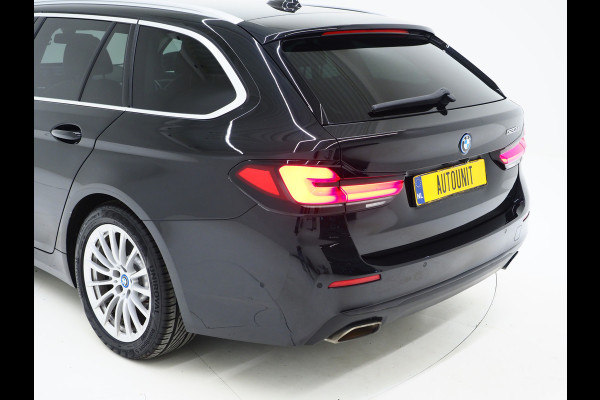 BMW 5 Serie Touring 520e | Leder | HUD | Keyless | 360 | Sfeerlicht | Dodehoek | Stoelverwarming | Carplay