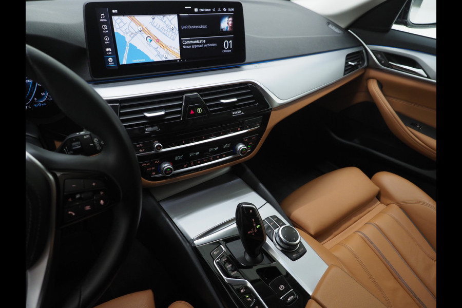 BMW 5 Serie Touring 520e | Leder | HUD | Keyless | 360 | Sfeerlicht | Dodehoek | Stoelverwarming | Carplay
