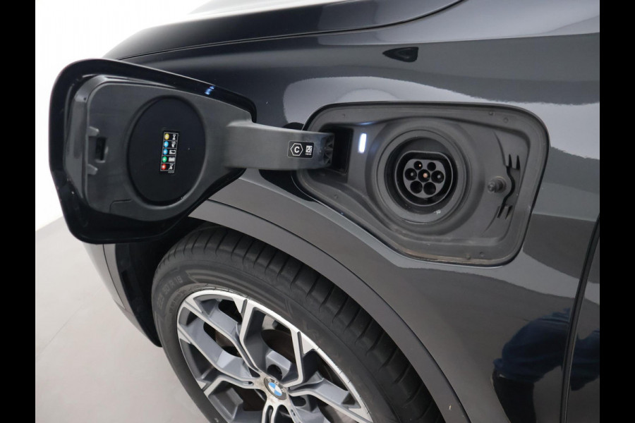 BMW X1 xDrive25e 220 PK BUSINESS EDITION + TREKHAAK | HEAD-UP | SFEERVERL. | CAMERA | STOELVERW.