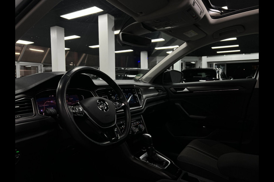 Volkswagen T-Roc 1.5 TSI | ACC | Camera | Pano | Virtual