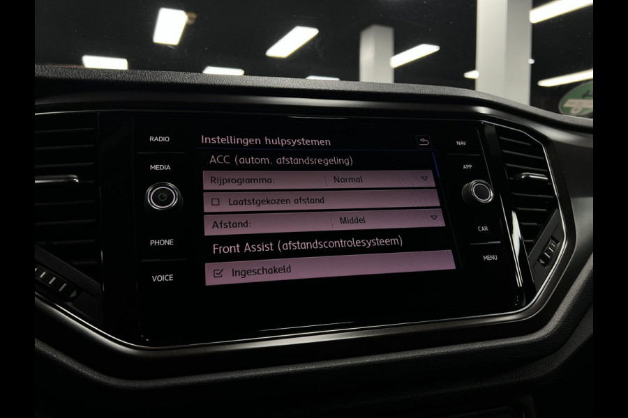 Volkswagen T-Roc 1.5 TSI | ACC | Camera | Pano | Virtual