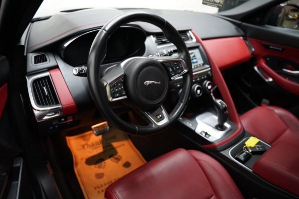 Jaguar E-Pace 2.0 P300 AWD R-Dynamic HSE PANO SFEER TREKH
