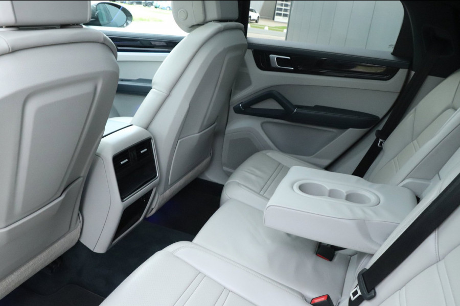 Porsche Cayenne Coupé 3.0 E-Hybrid | Sport Chrono | ACC | Bose | Sterrenhemel!