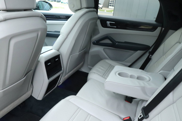 Porsche Cayenne Coupé 3.0 E-Hybrid | Sport Chrono | ACC | Bose | Sterrenhemel!