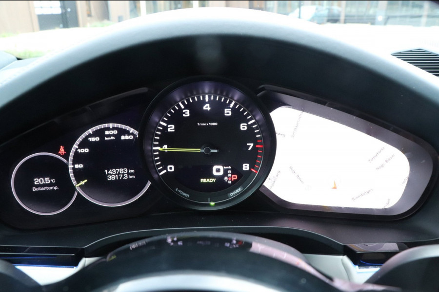 Porsche Cayenne Coupé 3.0 E-Hybrid | Sport Chrono | ACC | Bose | Sterrenhemel!