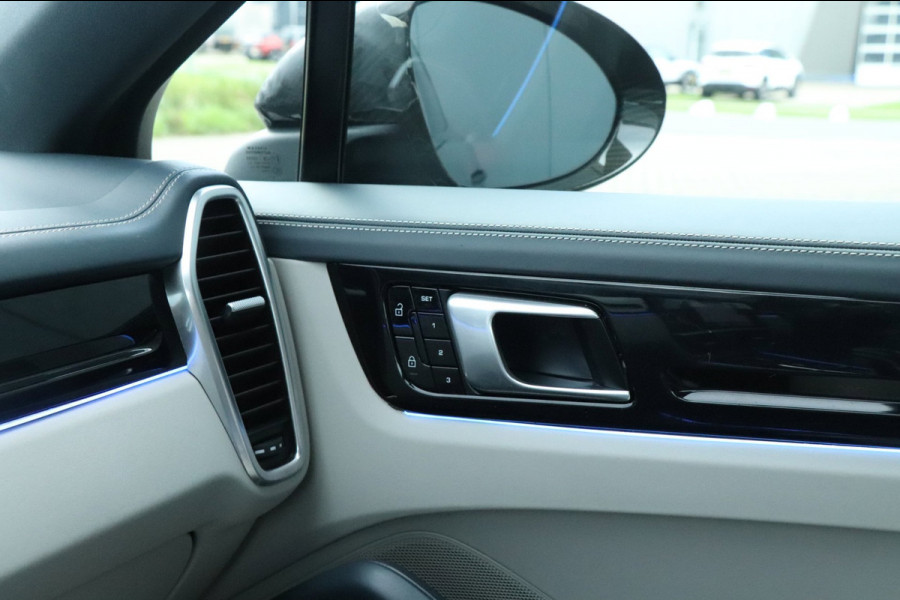 Porsche Cayenne Coupé 3.0 E-Hybrid | Sport Chrono | ACC | Bose | Sterrenhemel!