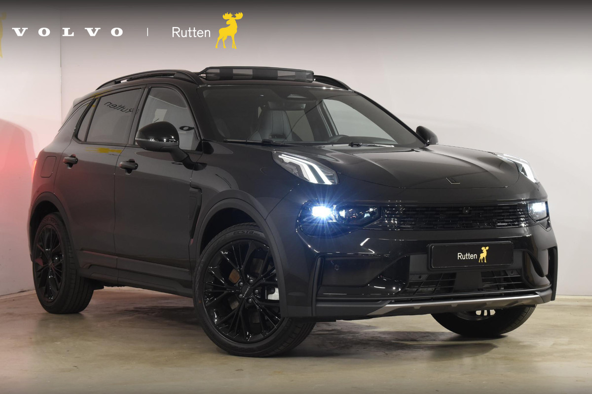 Lynk & Co 01 276PK Automaat More / Adaptive cruise control / Leren bekleding / Elektrisch verstelbare stoelen / Schuif- kanteldak / Stoel- en stuurverwarming / Parkeersensoren V+A / 360 Graden Camera / Elektrische achterklep / 20" lichtmetalen velgen