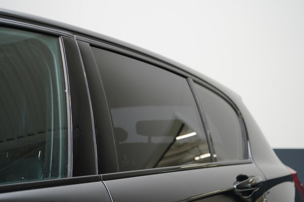 BMW 1-serie 116i Edition M Sport Shadow | Navigatie | Lm velgen | Leder | Unieke km-stand
