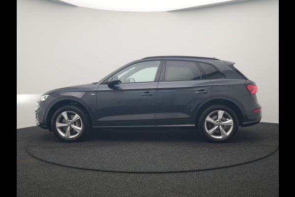 Audi Q5 50 TFSI e Quattro 2x S Line PHEV 300pk | Trekhaak Af Fabriek | Virtual Cockpit | Camera | Sportstoelen Verwarmd | Keyless | Blis | Apple Carplay | Navigatie | DAB | Cruise Control | Plug In Hybrid |