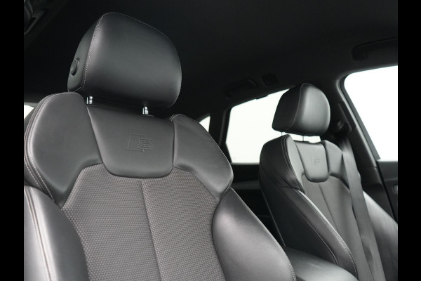 Audi Q5 50 TFSI e Quattro 2x S Line PHEV 300pk | Trekhaak Af Fabriek | Virtual Cockpit | Camera | Sportstoelen Verwarmd | Keyless | Blis | Apple Carplay | Navigatie | DAB | Cruise Control | Plug In Hybrid |