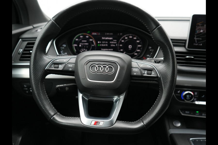 Audi Q5 50 TFSI e Quattro 2x S Line PHEV 300pk | Trekhaak Af Fabriek | Virtual Cockpit | Camera | Sportstoelen Verwarmd | Keyless | Blis | Apple Carplay | Navigatie | DAB | Cruise Control | Plug In Hybrid |