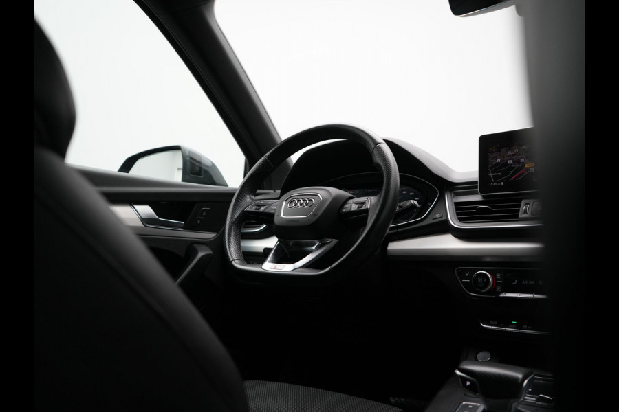 Audi Q5 50 TFSI e Quattro 2x S Line PHEV 300pk | Trekhaak Af Fabriek | Virtual Cockpit | Camera | Sportstoelen Verwarmd | Keyless | Blis | Apple Carplay | Navigatie | DAB | Cruise Control | Plug In Hybrid |