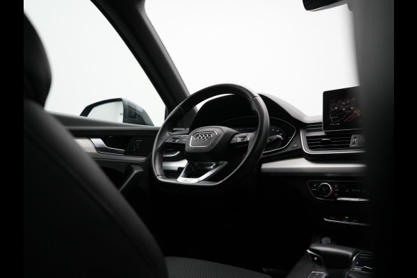 Audi Q5 50 TFSI e Quattro 2x S Line PHEV 300pk | Trekhaak Af Fabriek | Virtual Cockpit | Camera | Sportstoelen Verwarmd | Keyless | Blis | Apple Carplay | Navigatie | DAB | Cruise Control | Plug In Hybrid |
