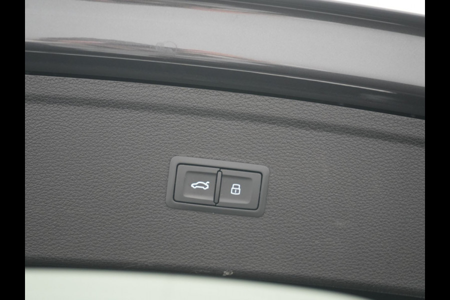 Audi Q5 50 TFSI e Quattro 2x S Line PHEV 300pk | Trekhaak Af Fabriek | Virtual Cockpit | Camera | Sportstoelen Verwarmd | Keyless | Blis | Apple Carplay | Navigatie | DAB | Cruise Control | Plug In Hybrid |