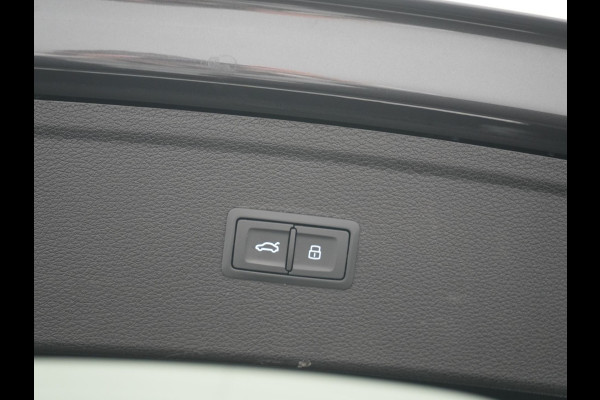 Audi Q5 50 TFSI e Quattro 2x S Line PHEV 300pk | Trekhaak Af Fabriek | Virtual Cockpit | Camera | Sportstoelen Verwarmd | Keyless | Blis | Apple Carplay | Navigatie | DAB | Cruise Control | Plug In Hybrid |
