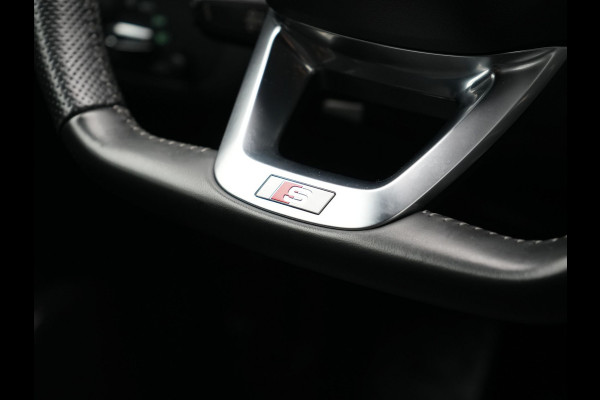 Audi Q5 50 TFSI e Quattro 2x S Line PHEV 300pk | Trekhaak Af Fabriek | Virtual Cockpit | Camera | Sportstoelen Verwarmd | Keyless | Blis | Apple Carplay | Navigatie | DAB | Cruise Control | Plug In Hybrid |