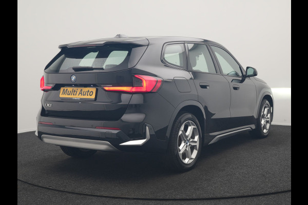 BMW iX1 xDrive30 67 kWh 313pk Dealer O.H. | Adaptive Cruise | Head Up | 360 Camera | Harman / Kardon | Lederen Comfortstoelen Massage & Memory | Keyless | Blis | Sfeerverlichting | Stoelverwarming | Apple Carplay | Navigatie | DAB |