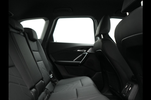 BMW iX1 xDrive30 67 kWh 313pk Dealer O.H. | Adaptive Cruise | Head Up | 360 Camera | Harman / Kardon | Lederen Comfortstoelen Massage & Memory | Keyless | Blis | Sfeerverlichting | Stoelverwarming | Apple Carplay | Navigatie | DAB |