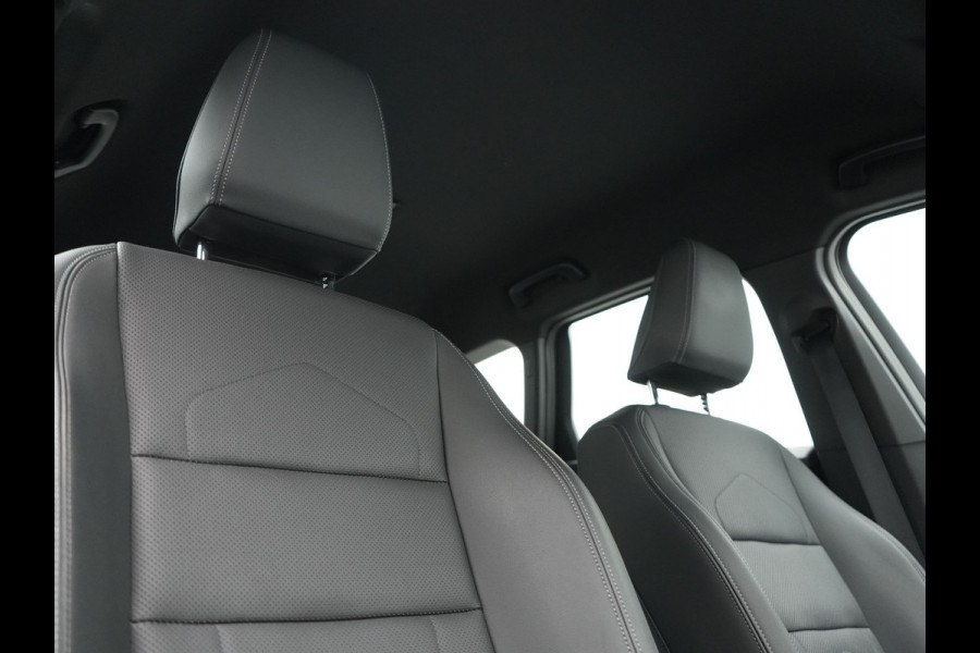 BMW iX1 xDrive30 67 kWh 313pk Dealer O.H. | Adaptive Cruise | Head Up | 360 Camera | Harman / Kardon | Lederen Comfortstoelen Massage & Memory | Keyless | Blis | Sfeerverlichting | Stoelverwarming | Apple Carplay | Navigatie | DAB |