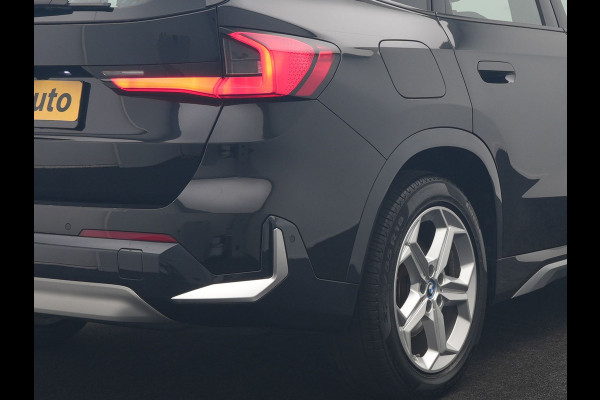 BMW iX1 xDrive30 67 kWh 313pk Dealer O.H. | Adaptive Cruise | Head Up | 360 Camera | Harman / Kardon | Lederen Comfortstoelen Massage & Memory | Keyless | Blis | Sfeerverlichting | Stoelverwarming | Apple Carplay | Navigatie | DAB |