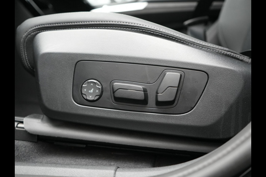 BMW iX1 xDrive30 67 kWh 313pk Dealer O.H. | Adaptive Cruise | Head Up | 360 Camera | Harman / Kardon | Lederen Comfortstoelen Massage & Memory | Keyless | Blis | Sfeerverlichting | Stoelverwarming | Apple Carplay | Navigatie | DAB |