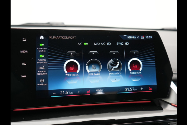 BMW iX1 xDrive30 67 kWh 313pk Dealer O.H. | Adaptive Cruise | Head Up | 360 Camera | Harman / Kardon | Lederen Comfortstoelen Massage & Memory | Keyless | Blis | Sfeerverlichting | Stoelverwarming | Apple Carplay | Navigatie | DAB |