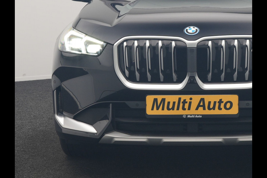 BMW iX1 xDrive30 67 kWh 313pk Dealer O.H. | Adaptive Cruise | Head Up | 360 Camera | Harman / Kardon | Lederen Comfortstoelen Massage & Memory | Keyless | Blis | Sfeerverlichting | Stoelverwarming | Apple Carplay | Navigatie | DAB |