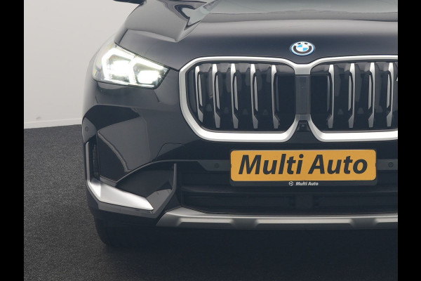 BMW iX1 xDrive30 67 kWh 313pk Dealer O.H. | Adaptive Cruise | Head Up | 360 Camera | Harman / Kardon | Lederen Comfortstoelen Massage & Memory | Keyless | Blis | Sfeerverlichting | Stoelverwarming | Apple Carplay | Navigatie | DAB |