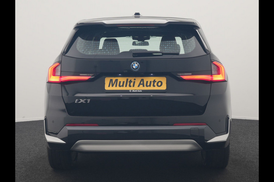 BMW iX1 xDrive30 67 kWh 313pk Dealer O.H. | Adaptive Cruise | Head Up | 360 Camera | Harman / Kardon | Lederen Comfortstoelen Massage & Memory | Keyless | Blis | Sfeerverlichting | Stoelverwarming | Apple Carplay | Navigatie | DAB |