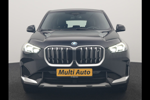 BMW iX1 xDrive30 67 kWh 313pk Dealer O.H. | Adaptive Cruise | Head Up | 360 Camera | Harman / Kardon | Lederen Comfortstoelen Massage & Memory | Keyless | Blis | Sfeerverlichting | Stoelverwarming | Apple Carplay | Navigatie | DAB |