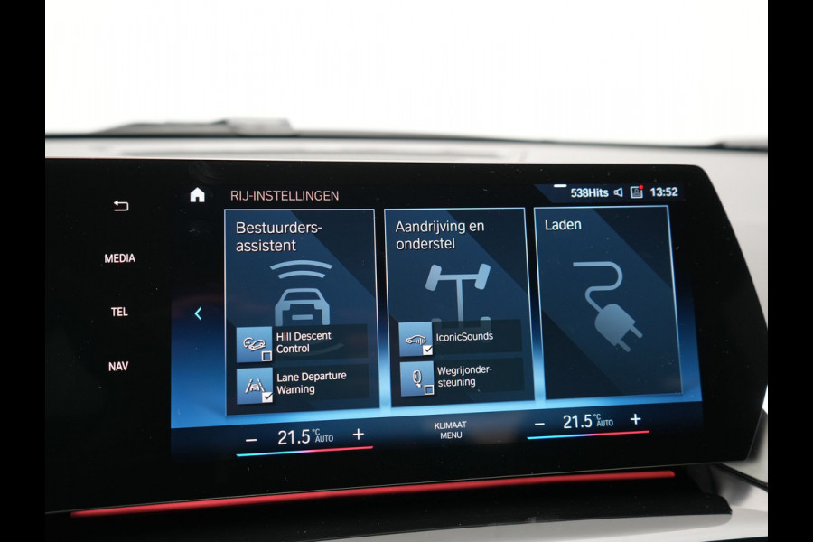 BMW iX1 xDrive30 67 kWh 313pk Dealer O.H. | Adaptive Cruise | Head Up | 360 Camera | Harman / Kardon | Lederen Comfortstoelen Massage & Memory | Keyless | Blis | Sfeerverlichting | Stoelverwarming | Apple Carplay | Navigatie | DAB |