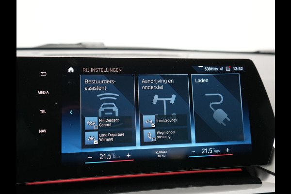 BMW iX1 xDrive30 67 kWh 313pk Dealer O.H. | Adaptive Cruise | Head Up | 360 Camera | Harman / Kardon | Lederen Comfortstoelen Massage & Memory | Keyless | Blis | Sfeerverlichting | Stoelverwarming | Apple Carplay | Navigatie | DAB |