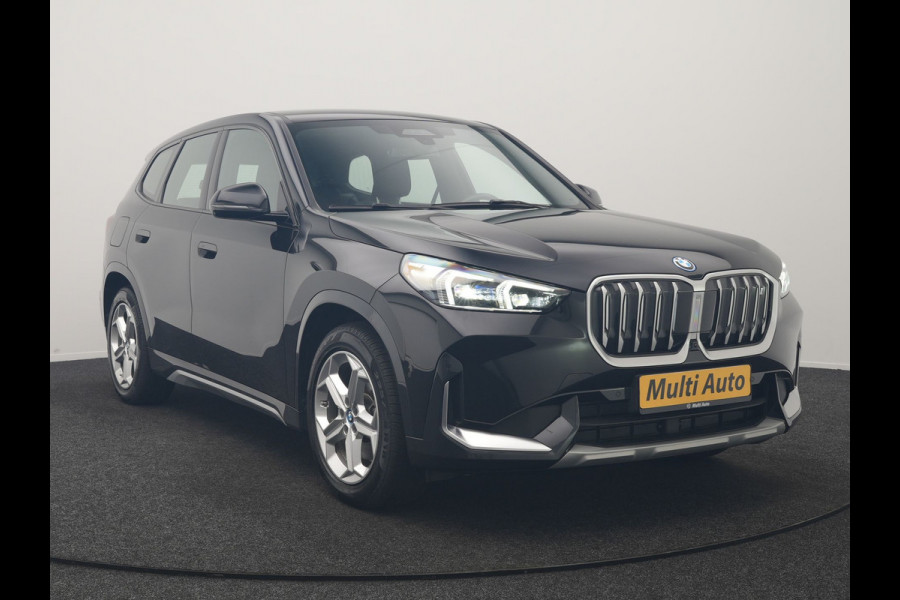 BMW iX1 xDrive30 67 kWh 313pk Dealer O.H. | Adaptive Cruise | Head Up | 360 Camera | Harman / Kardon | Lederen Comfortstoelen Massage & Memory | Keyless | Blis | Sfeerverlichting | Stoelverwarming | Apple Carplay | Navigatie | DAB |