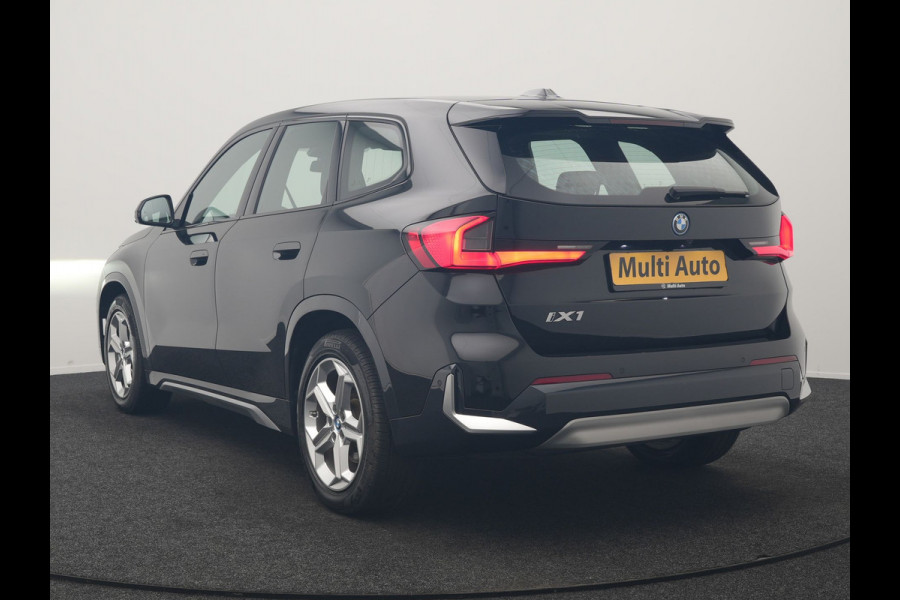 BMW iX1 xDrive30 67 kWh 313pk Dealer O.H. | Adaptive Cruise | Head Up | 360 Camera | Harman / Kardon | Lederen Comfortstoelen Massage & Memory | Keyless | Blis | Sfeerverlichting | Stoelverwarming | Apple Carplay | Navigatie | DAB |
