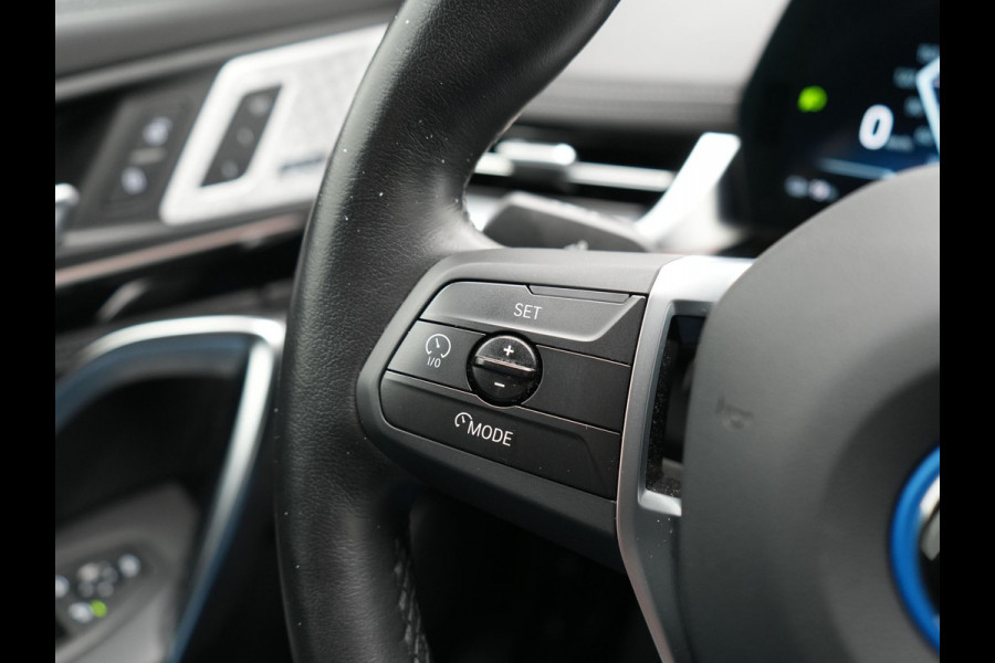 BMW iX1 xDrive30 67 kWh 313pk Dealer O.H. | Adaptive Cruise | Head Up | 360 Camera | Harman / Kardon | Lederen Comfortstoelen Massage & Memory | Keyless | Blis | Sfeerverlichting | Stoelverwarming | Apple Carplay | Navigatie | DAB |