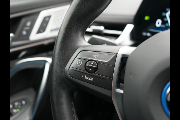 BMW iX1 xDrive30 67 kWh 313pk Dealer O.H. | Adaptive Cruise | Head Up | 360 Camera | Harman / Kardon | Lederen Comfortstoelen Massage & Memory | Keyless | Blis | Sfeerverlichting | Stoelverwarming | Apple Carplay | Navigatie | DAB |