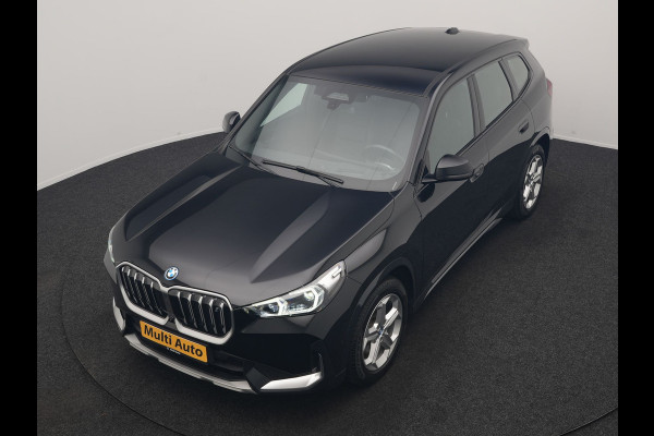 BMW iX1 xDrive30 67 kWh 313pk Dealer O.H. | Adaptive Cruise | Head Up | 360 Camera | Harman / Kardon | Lederen Comfortstoelen Massage & Memory | Keyless | Blis | Sfeerverlichting | Stoelverwarming | Apple Carplay | Navigatie | DAB |