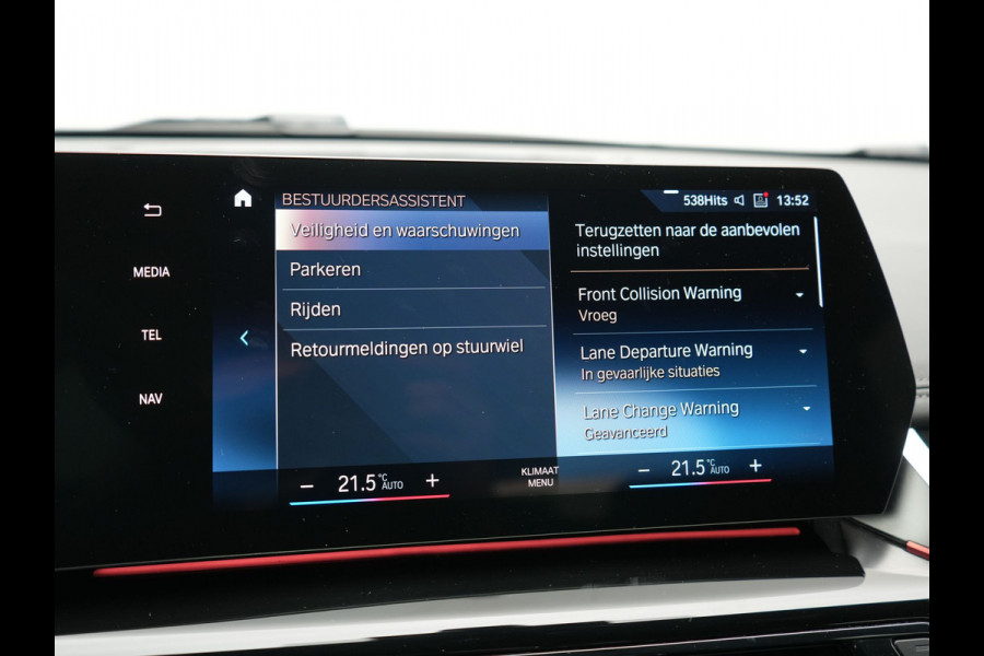 BMW iX1 xDrive30 67 kWh 313pk Dealer O.H. | Adaptive Cruise | Head Up | 360 Camera | Harman / Kardon | Lederen Comfortstoelen Massage & Memory | Keyless | Blis | Sfeerverlichting | Stoelverwarming | Apple Carplay | Navigatie | DAB |