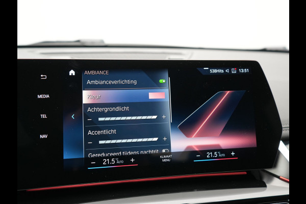 BMW iX1 xDrive30 67 kWh 313pk Dealer O.H. | Adaptive Cruise | Head Up | 360 Camera | Harman / Kardon | Lederen Comfortstoelen Massage & Memory | Keyless | Blis | Sfeerverlichting | Stoelverwarming | Apple Carplay | Navigatie | DAB |